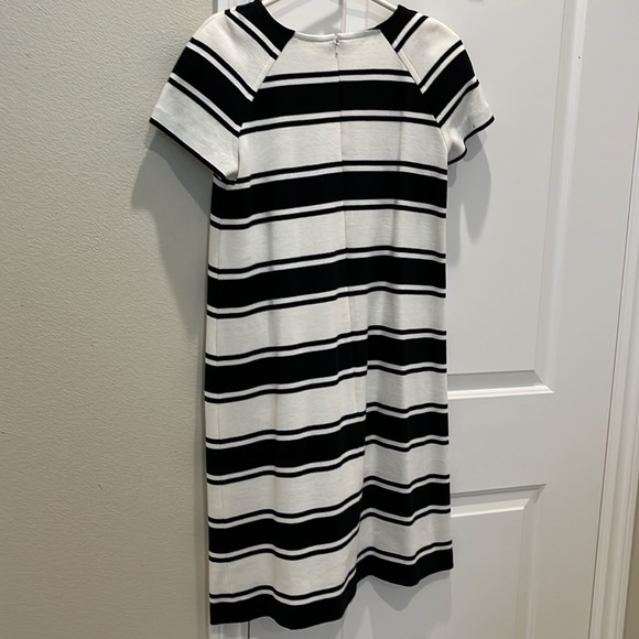 Cotton black/off-white A-line dress new never worn front pockets w/nice buttons - Picture 11 of 12
